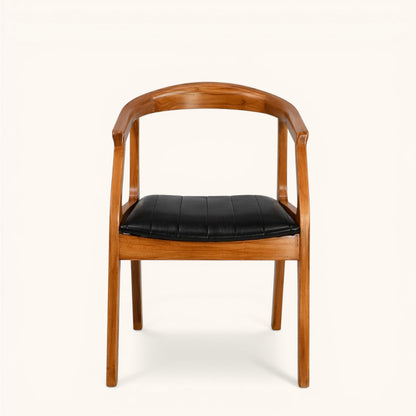 Esszimmerstuhl aus Holz mit offener Rückenlehne, integrierten Armlehnen und schwarzer gepolsterter Sitzfläche, moderner Designerstuhl für Esszimmer und Wohnbereich