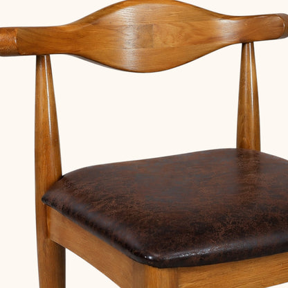 Esszimmerstuhl aus Holz mit geschwungener Rückenlehne und dunkel gepolsterter Sitzfläche, klassischer Designerstuhl für Esszimmer und Wohnbereich