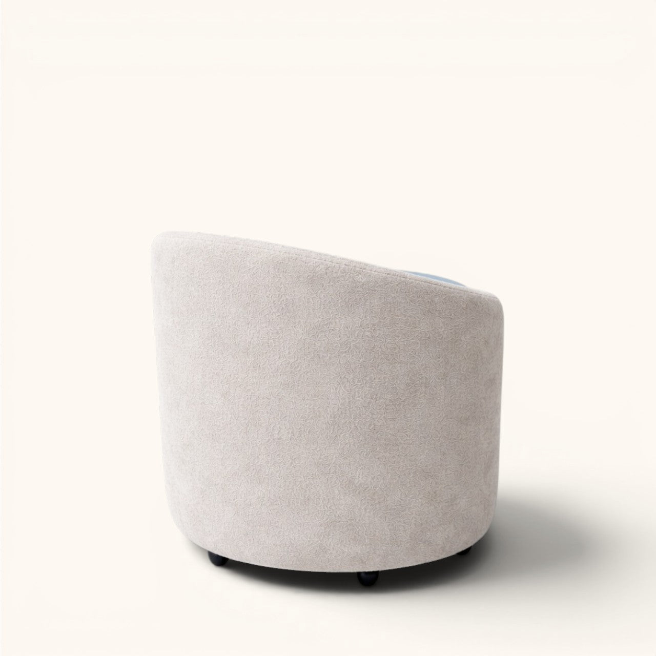 Gepolsterter Ottoman mit Stauraum, rundem Sitzdeckel und umschließender Außenform, erhältlich in Braun oder in Hellbeige mit blauem Sitz