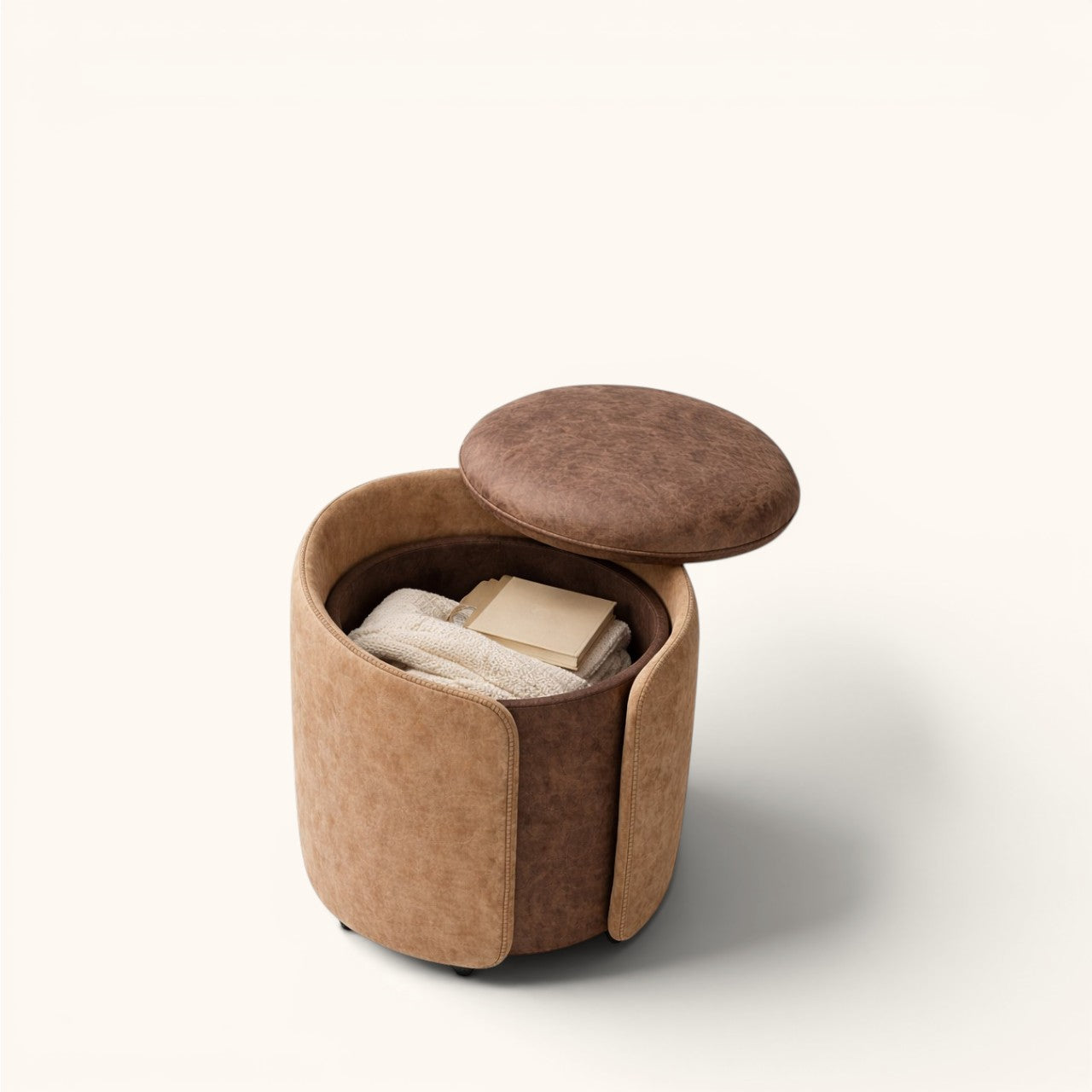 Gepolsterter Ottoman mit Stauraum, rundem Sitzdeckel und umschließender Außenform, erhältlich in Braun oder in Hellbeige mit blauem Sitz