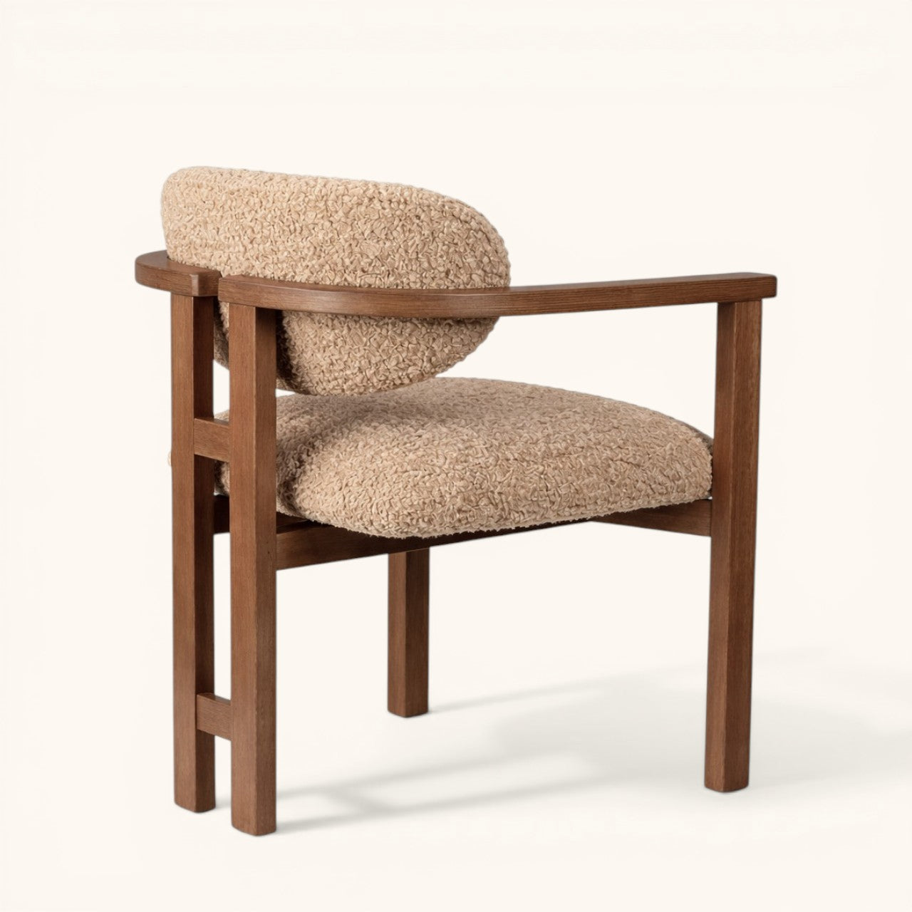 Moderner Esszimmerstuhl aus dunklem Holz mit Bouclé-Polsterung, gepolsterter Rückenlehne und Armlehnen, eleganter Designerstuhl für Esszimmer und Wohnbereich