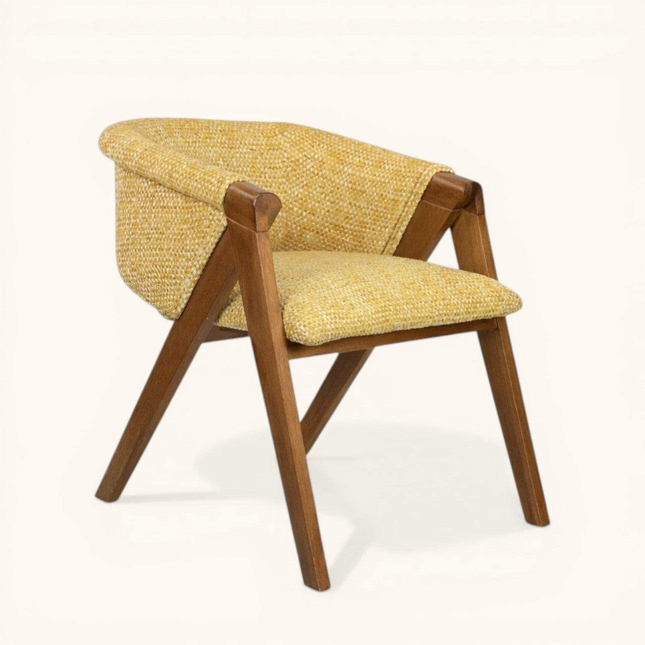 Esszimmerstuhl mit Holzgestell und gepolsterter, gerundeter Rückenlehne, gepolstertem Sitz und integrierten Armlehnen, moderner Designerstuhl für Esszimmer und Wohnbereich