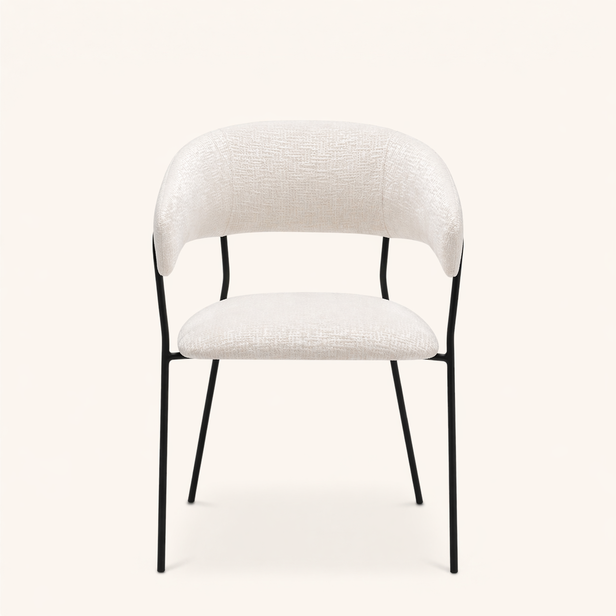 Stuhl mit heller strukturierter Polsterung, gerundeter umlaufender Rückenlehne und schwarzem Metallgestell, moderner Designerstuhl mit klarer Silhouette